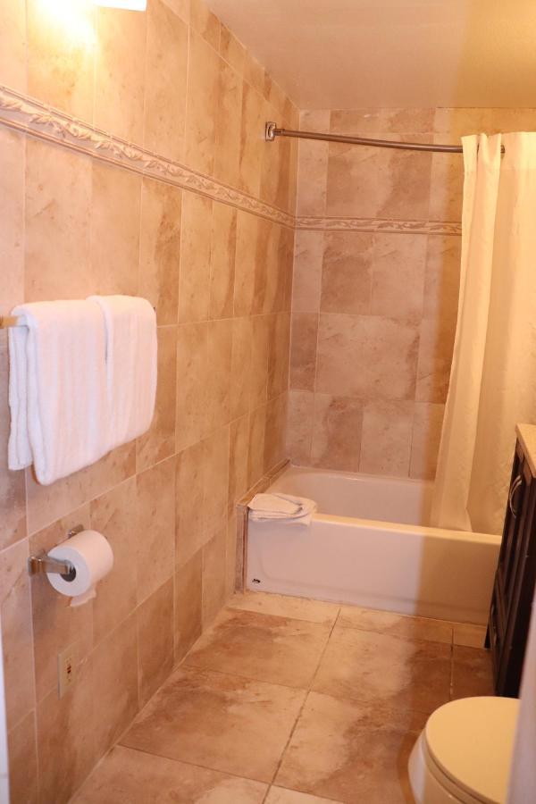 On Hollywood Beach - Affordable Two Bedrooms Sleeps 6 With Two Bathrooms Dania Beach Zewnętrze zdjęcie