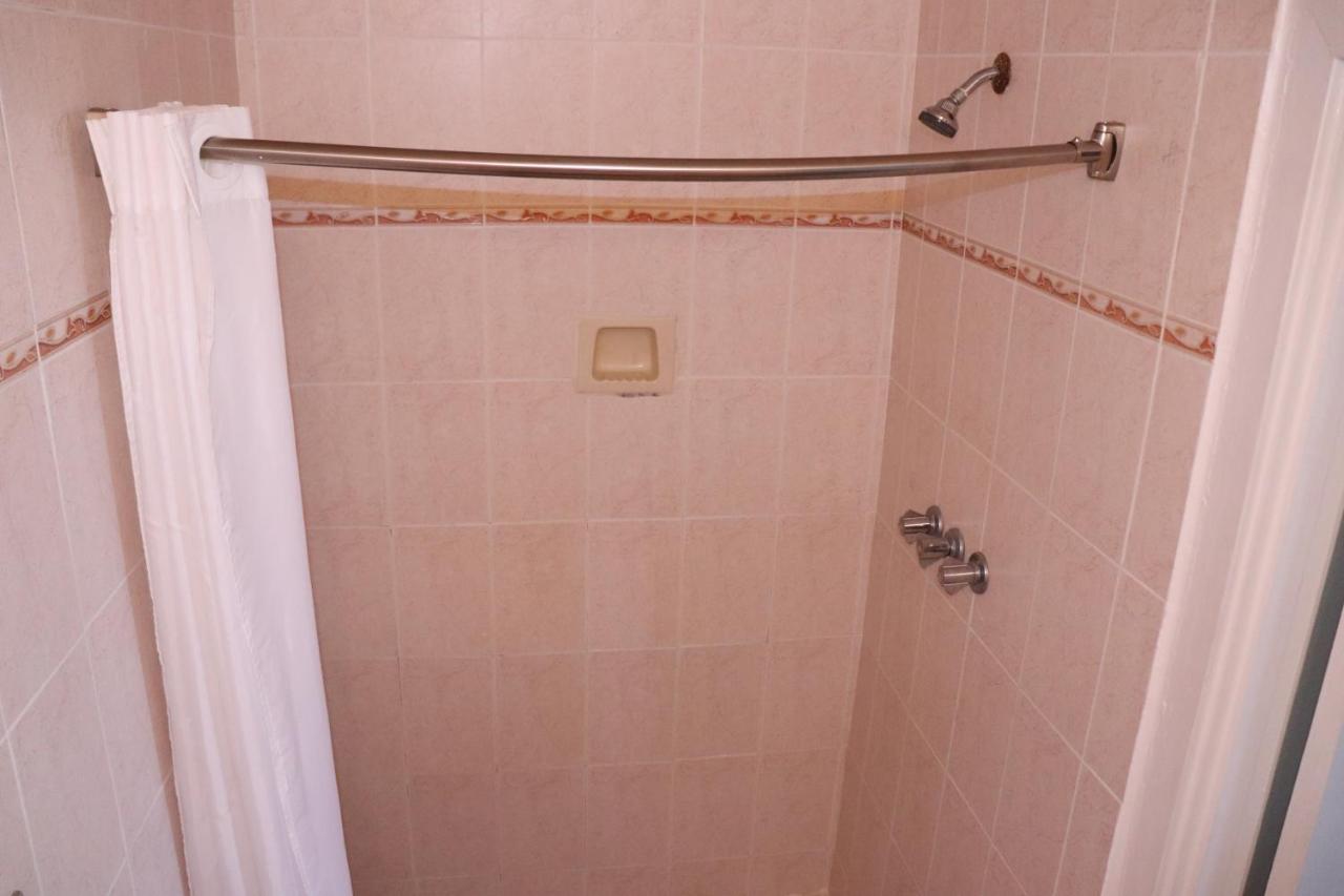 On Hollywood Beach - Affordable Two Bedrooms Sleeps 6 With Two Bathrooms Dania Beach Zewnętrze zdjęcie